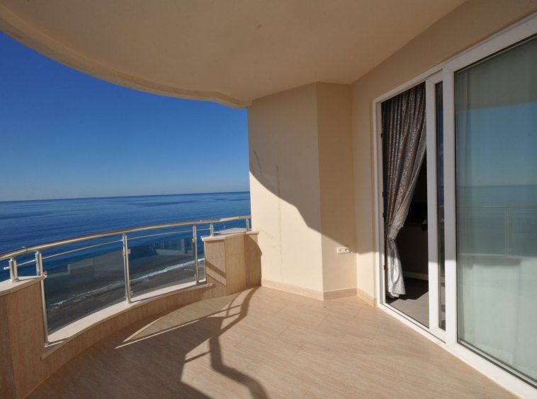 Меблированная квартира 2+1 с видом на море в Махмутларе